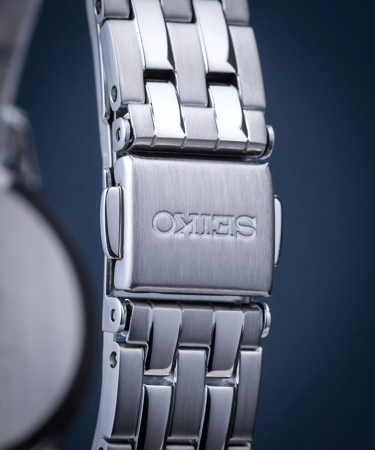 Reloj Seiko SUR409P1 Esfera Negra Pulsera Plateada Mujer
