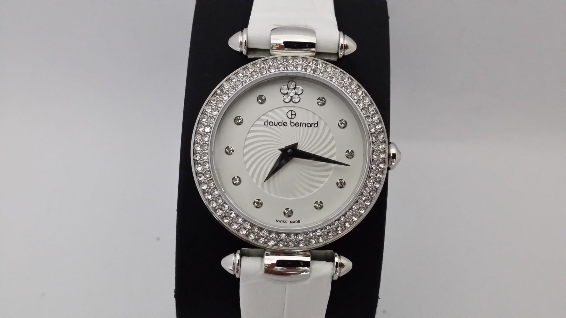 Reloj Claude Bernard White Dial 30mm Mujer 20504.3PAPN2