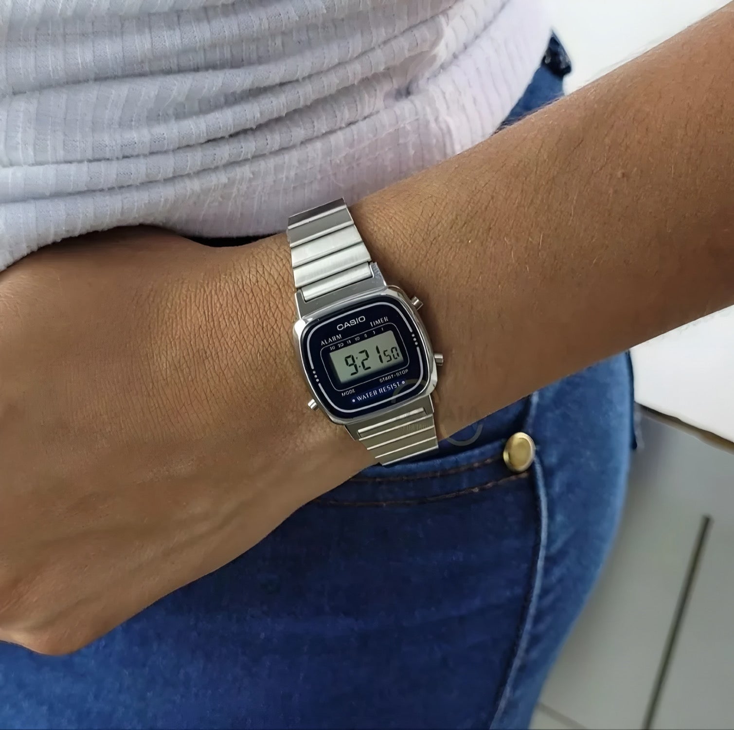 Reloj Casio LA-670WA-1DF Retro Plateado Mujer