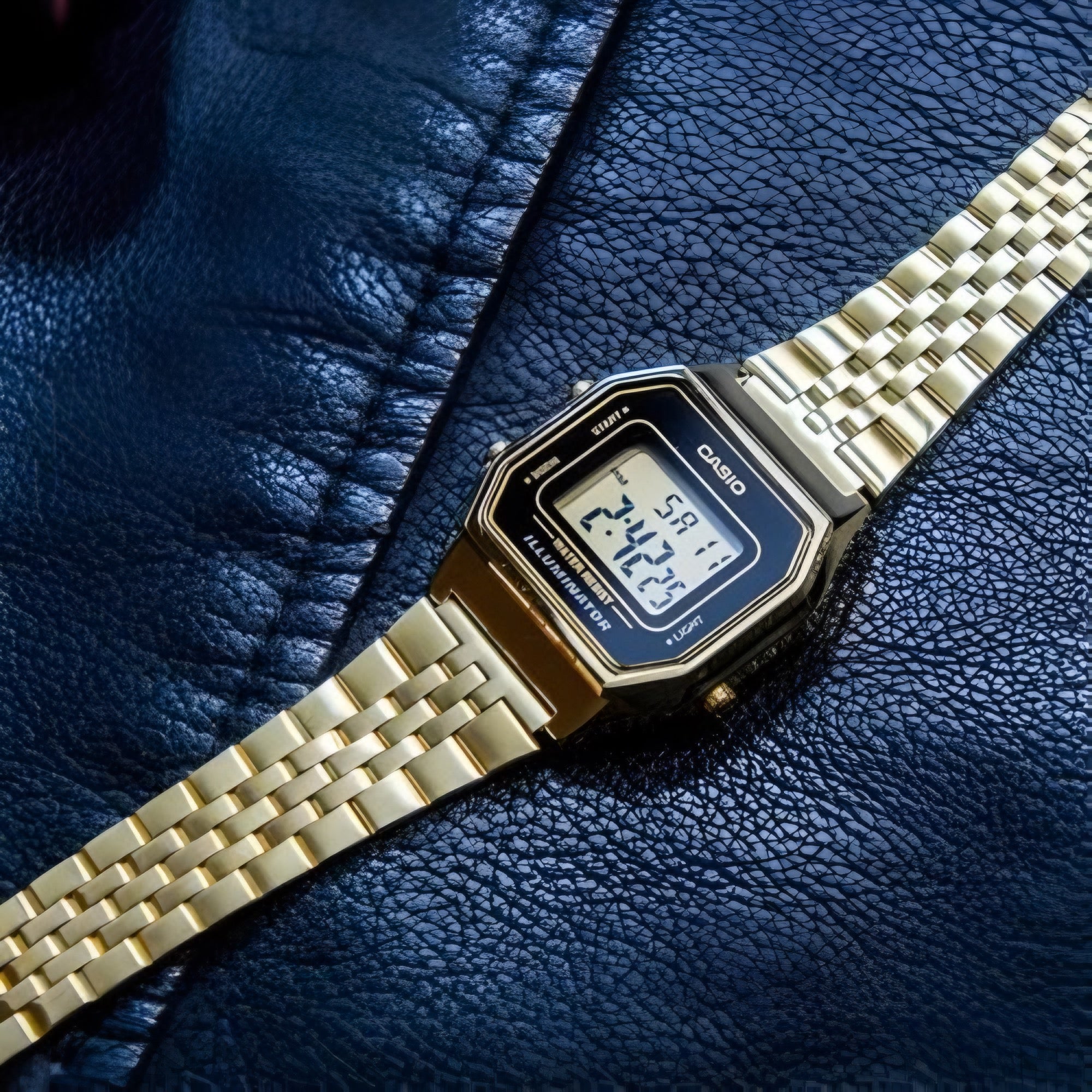 Reloj Casio LA-680WGA-1BDF Dorado Mujer